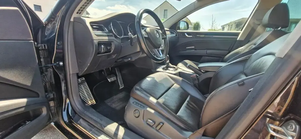 Gebraucht Skoda Superb LAURIN & KLEMENT 260 PS (191 kW) 2014 Schwarz Kombi