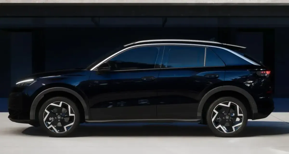 Neu VW T-Roc R-line 150 PS (110 kW) 2026 Grenadilla black meta... SUV