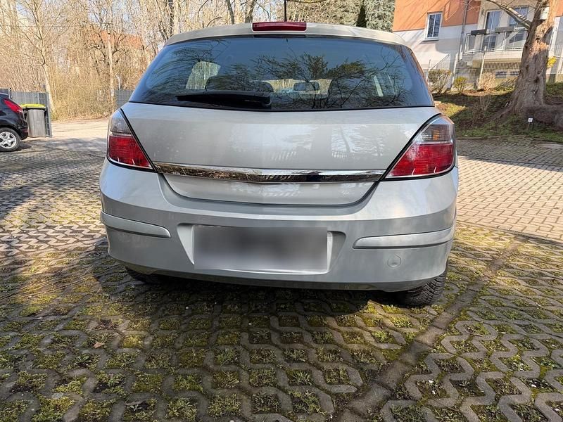 Gebraucht Opel Astra 90 PS (66 kW) 2009 Andere farben Kleinwagen