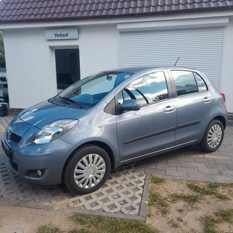 Blau Gebraucht 2010 Toyota Yaris Life Limousine | 6.900 € (Etwas zu teuer) - Bild 1/4
