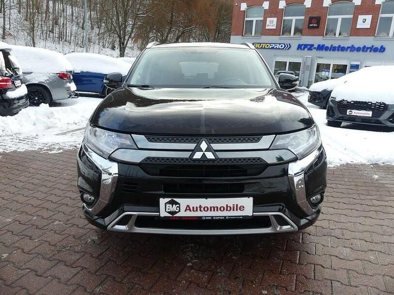 Gebraucht Mitsubishi Outlander P-HEV 135 PS (99 kW) 2021 Schwarz (metallic) SUV