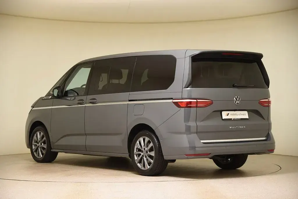Gebraucht VW Multivan Style 150 PS (110 kW) 2025 Grau Van / Kleinbus