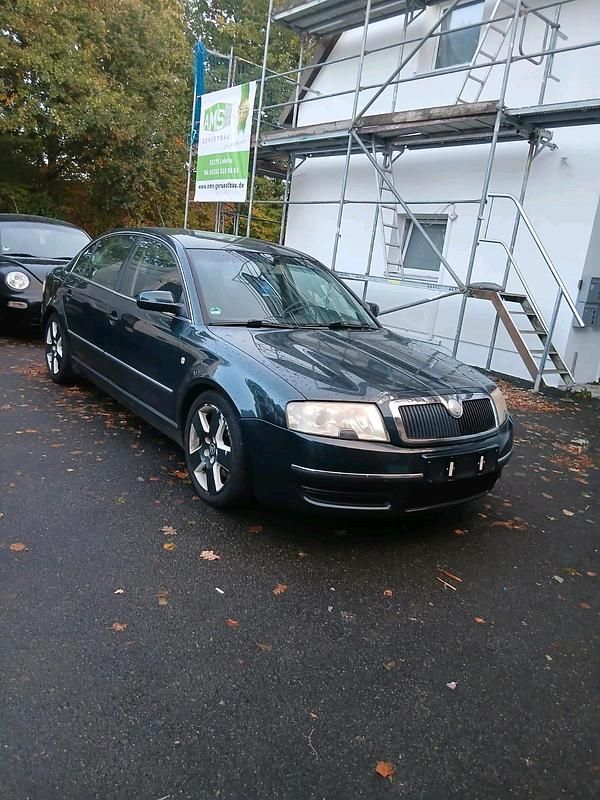 Grün Gebraucht 2004 Skoda Superb Limousine | 3.650 € (Fairer Preis) - Bild 1/4
