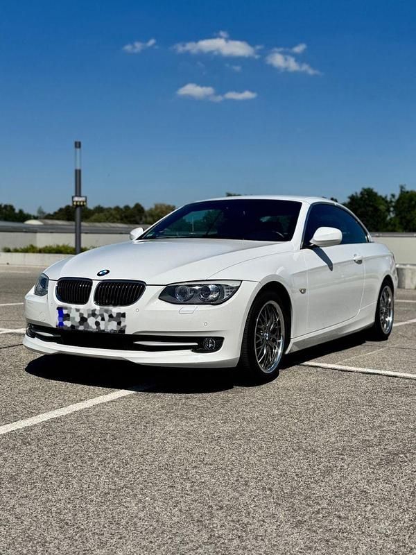 Weiß Gebraucht 2012 BMW 320 Cabriolet Cabrio | 18.800 € (Teuer) - Bild 1/4