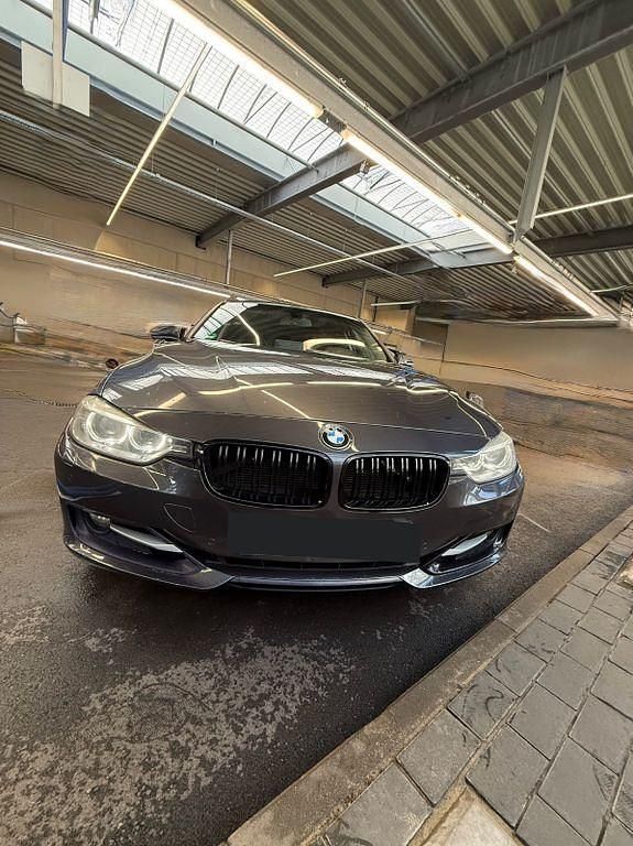 Gebraucht BMW 330 Sport Line 258 PS (189 kW) 2013 Grau Limousine