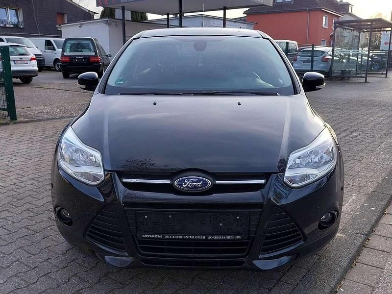 Gebraucht Ford Focus Trend 125 PS (91 kW) 2013 Pantherschwarz metallic Kleinwagen