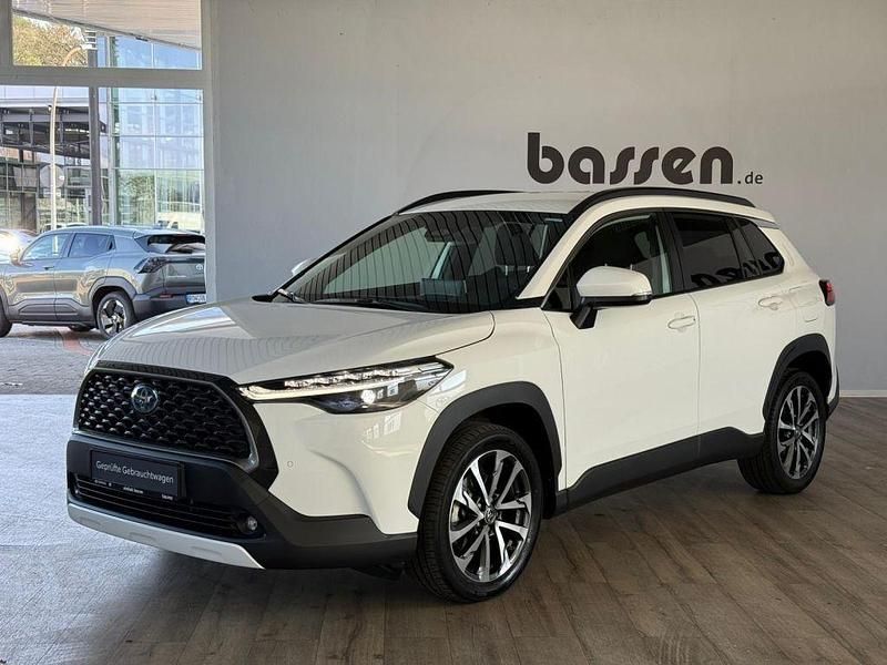 Gebraucht Toyota Corolla Cross Team 197 PS (144 kW) 2022 Schneeweiß SUV