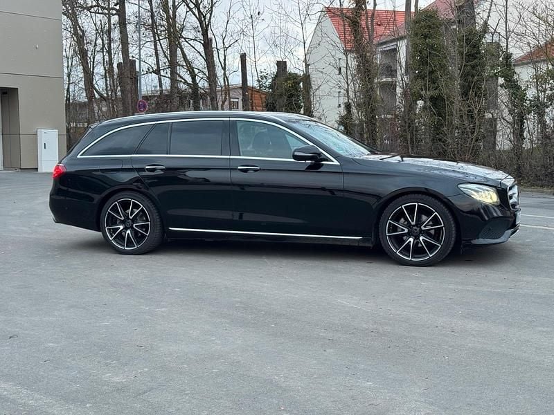 Gebraucht Mercedes E220 194 PS (142 kW) 2018 Schwarz Kombi