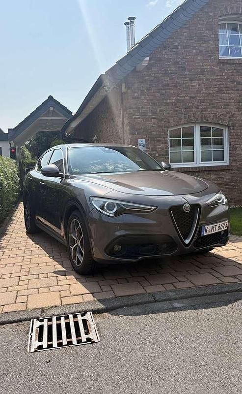 Gebraucht Alfa Romeo Stelvio Executive 179 PS (131 kW) 2018 Grau SUV
