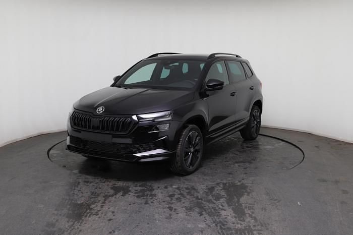 Neu Skoda Karoq SportLine 150 PS (110 kW) 2025 Schwarz, magic schwarz (1z) SUV