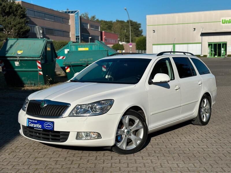 Weiß Gebraucht 2010 Skoda Octavia Elegance Kombi | 5.490 € (Fairer Preis) - Bild 1/4