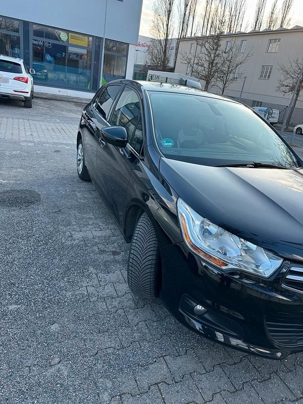 Gebraucht Citroën C4 120 PS (88 kW) 2012 Schwarz Limousine