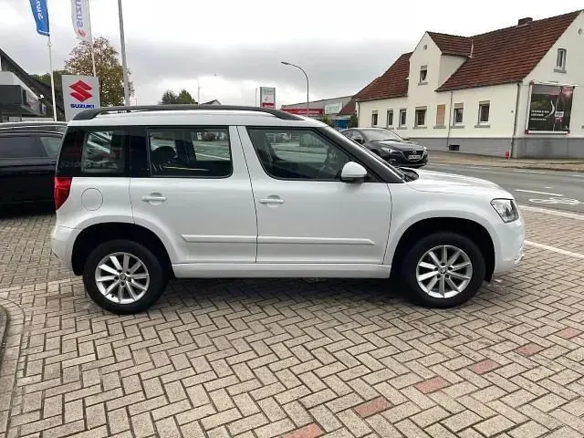 Gebraucht Skoda Yeti Ambition 110 PS (80 kW) 2015 Weiß SUV