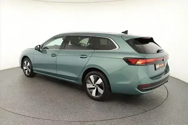 Gebraucht VW Passat Business 150 PS (110 kW) 2025 Grün Kombi