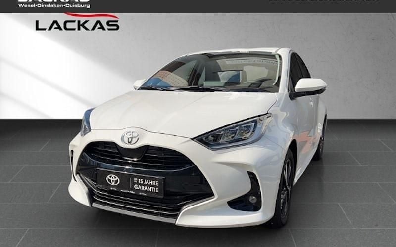 Weiß Neu 2025 Toyota Yaris Hybrid Team Limousine | 25.490 € (Fairer Preis) - Bild 1/4