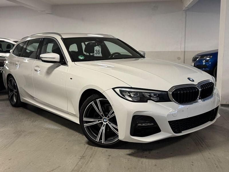 Weiß Gebraucht 2020 BMW 320 M Sport Kombi | 19.950 € (Superpreis) - Bild 1/4