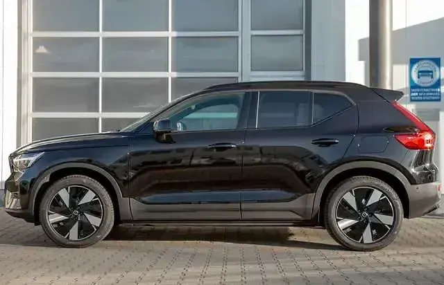 Second-hand Volvo EX40 Plus 185 kW (252 CP) 2025 Negru SUV