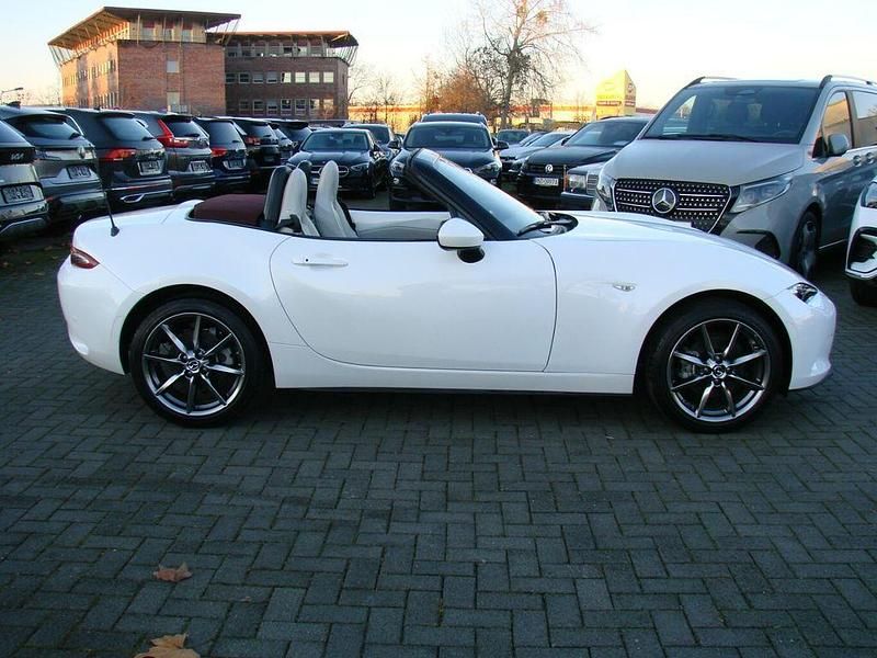 Gebraucht Mazda MX5 Ad'Vantage 184 PS (135 kW) 2022 Snowflake white pearl Cabrio