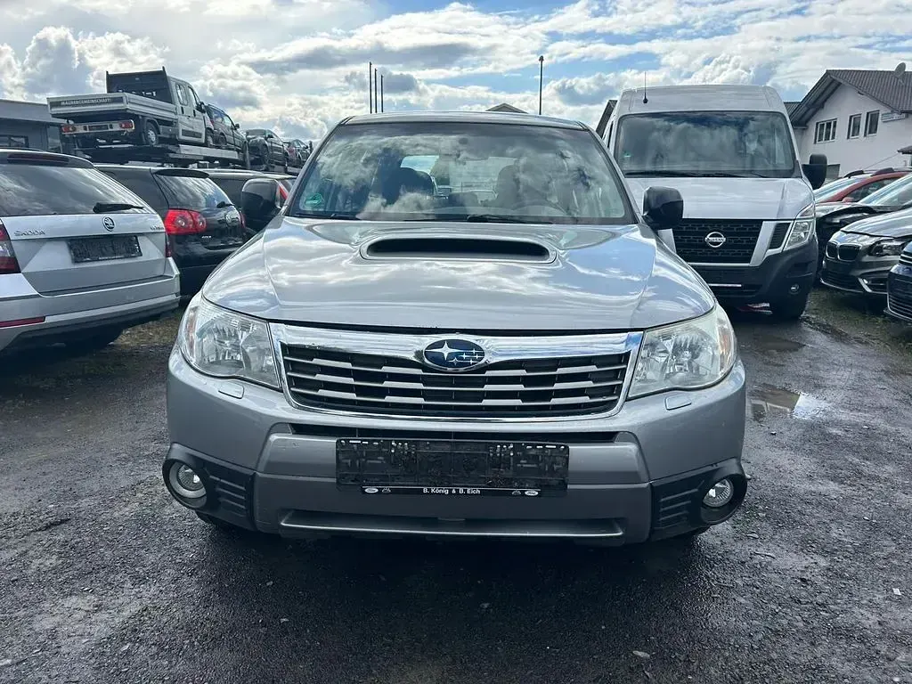 Käytetty Subaru Forester Active 147 HP (108 kW) 2010 Hopea Katumaasturi