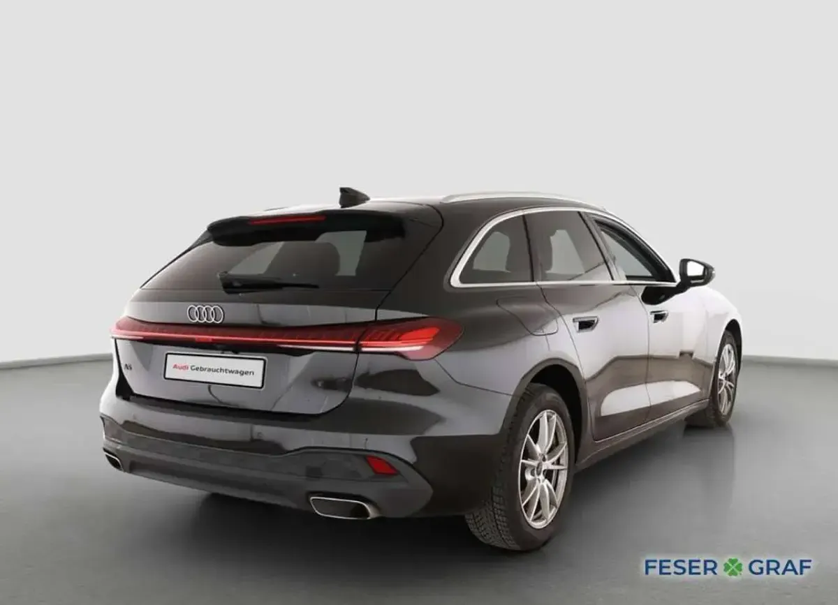 Gebraucht Audi A5 Ambiente 204 PS (150 kW) 2025 Mythosschwarz metallic Kombi