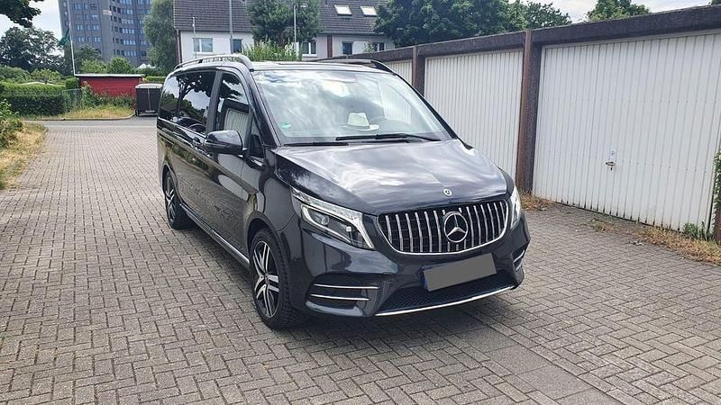 Gebraucht Mercedes V220 163 PS (119 kW) 2019 Grau Van / Kleinbus