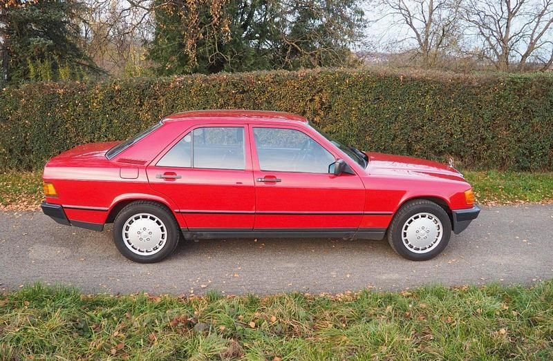 Gebraucht Mercedes 190 122 PS (89 kW) 1985 Rot Limousine