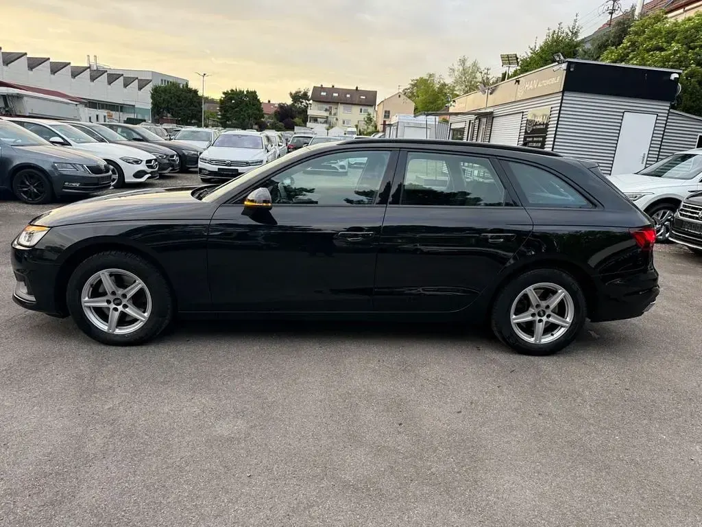 Gebraucht Audi A4 Sport 160 PS (117 kW) 2022 Mythosschwarz Kombi