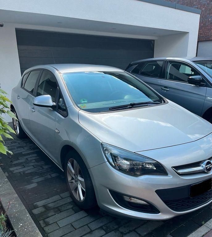 Silber Gebraucht 2013 Opel Astra Edition Limousine | 2.950 € (Guter Preis) - Bild 1/4
