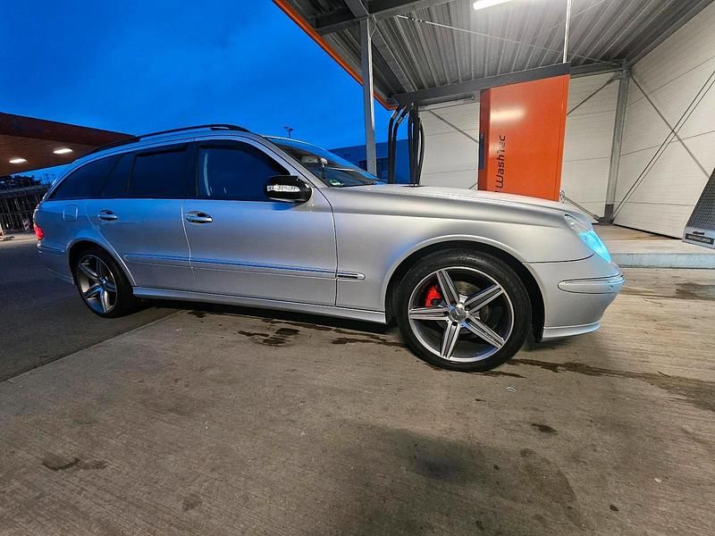 Silber Gebraucht 2005 Mercedes E280 Kombi | 3.900 € (Fairer Preis) - Bild 1/4