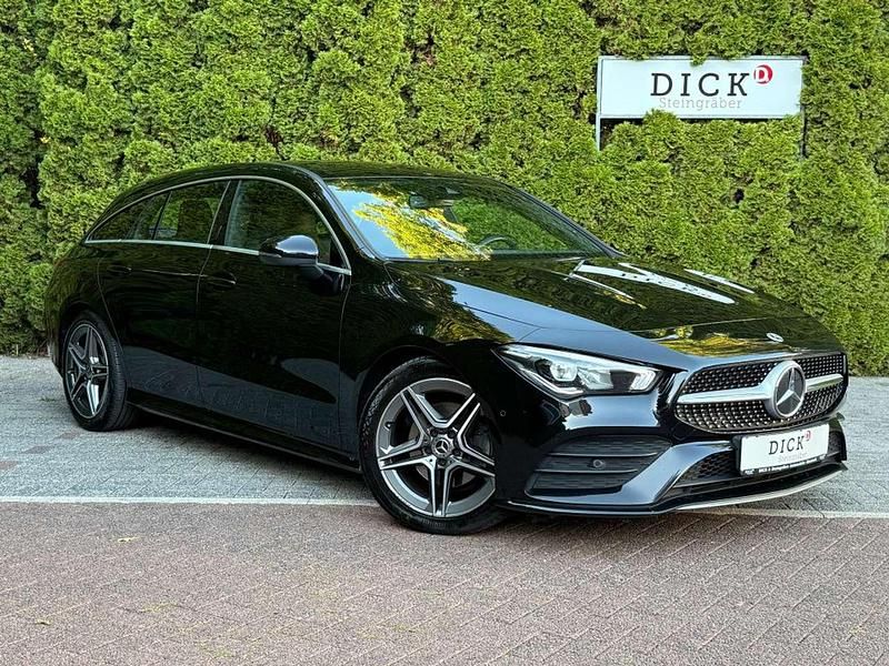 Nachtschwarz unilack Gebraucht 2020 Mercedes CLA200 AMG line Kombi | 20.950 € (Fairer Preis) - Bild 1/4