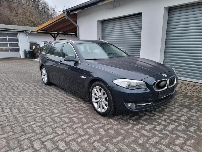 Gebraucht BMW 525 218 PS (160 kW) 2012 Blau Kombi