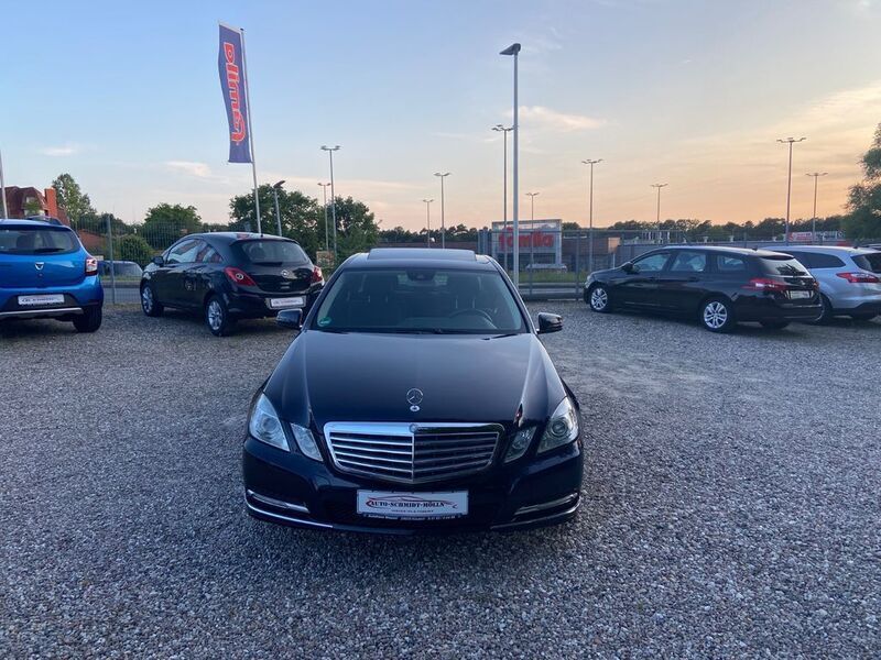 Tansanitblau metalliclack Gebraucht 2010 Mercedes E350 Limousine | 9.990 € (Guter Preis) - Bild 1/4