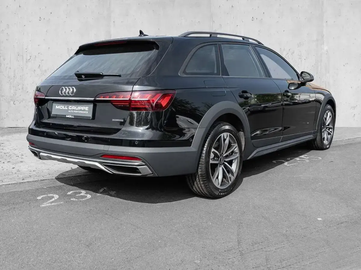 Gebraucht Audi A4 Allroad Ambiente 265 PS (194 kW) 2023 Mythosschwarz metallic Kombi
