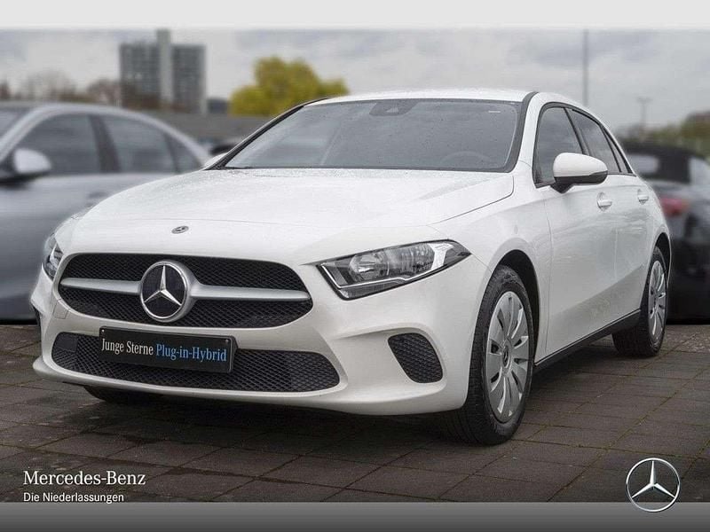 Gebraucht Mercedes A250 160 PS (117 kW) 2022 Polarweiß Limousine