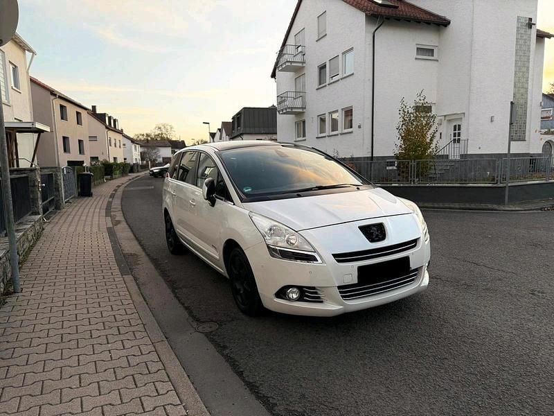 Weiß Gebraucht 2014 Peugeot 5008 Limousine | 5.500 € (Superpreis) - Bild 1/4