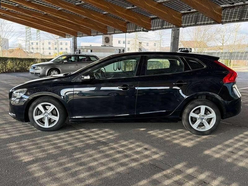 Gebraucht Volvo V40 You! 114 PS (83 kW) 2014 Black sapphire / metallic Limousine