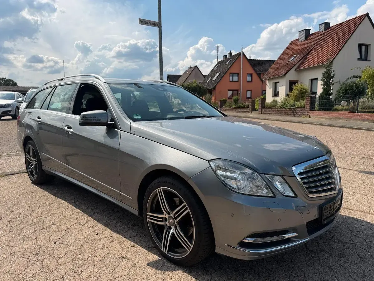 Gebraucht Mercedes E200 Elegance 184 PS (135 kW) 2012 Grau Kombi