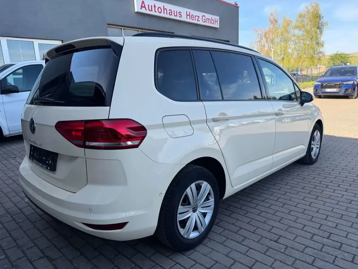 Gebraucht VW Touran 150 PS (110 kW) 2023 Gelb Van / Kleinbus