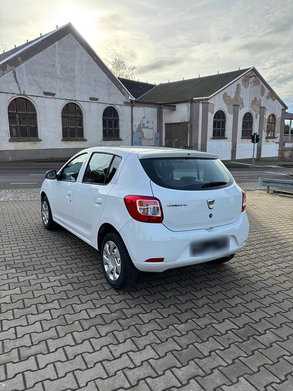 Gebraucht Dacia Sandero 90 PS (66 kW) 2015 Weiß Kleinwagen