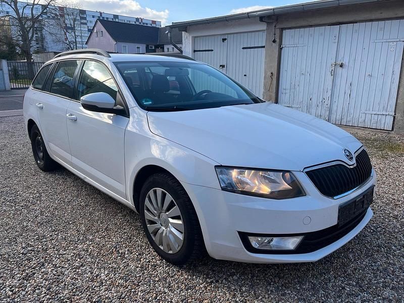 Gebraucht Skoda Octavia 105 PS (77 kW) 2014 Weiß Kleinwagen