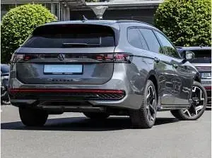 Gebraucht VW Passat 272 PS (200 kW) 2025 Grau (diabasgrau metallic) Kombi