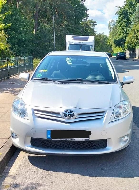 Silber Gebraucht 2012 Toyota Auris Travel Limousine | 4.700 € - Bild 1/4