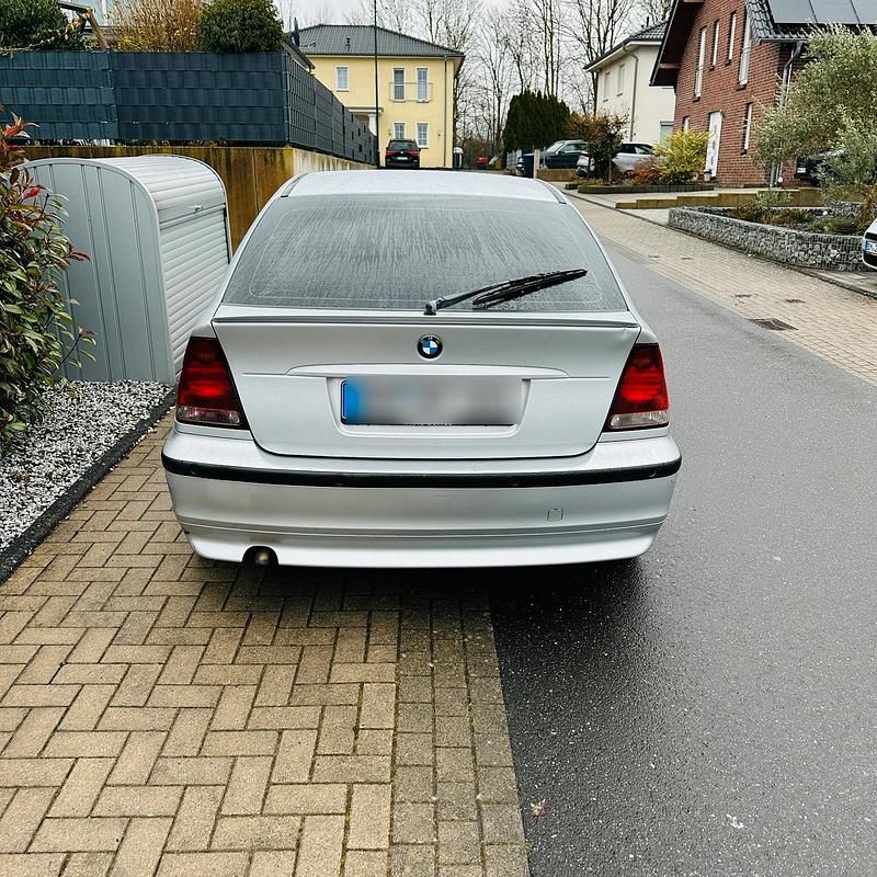 Gebraucht BMW 320 150 PS (110 kW) 2023 Silber Coupé