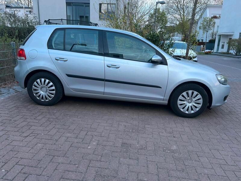 Silber Gebraucht 2009 VW Golf VI Limousine | 3.899 € (Fairer Preis) - Bild 1/4