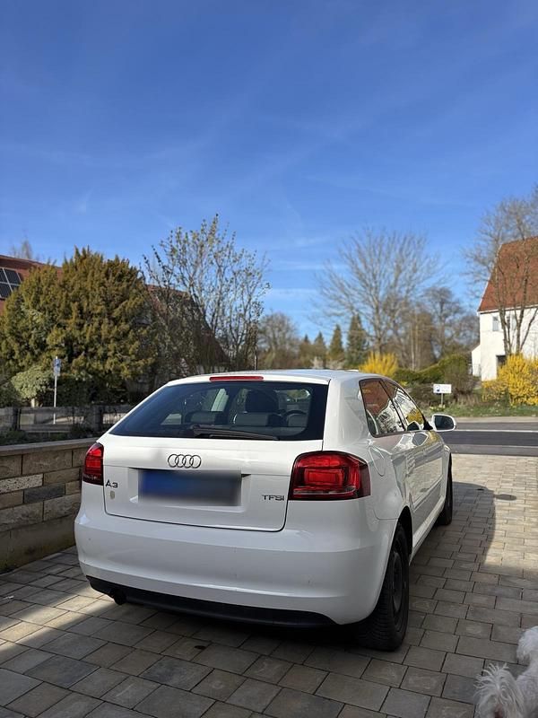 Gebraucht Audi A3 105 PS (77 kW) 2010 Weiß Kleinwagen