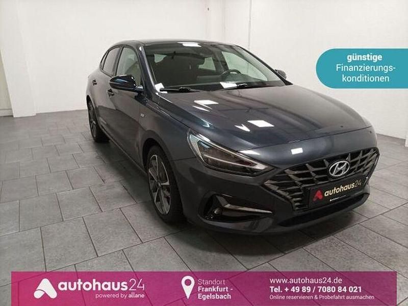 Grau Gebraucht 2021 Hyundai i30 Limousine | 20.670 € (Fairer Preis) - Bild 1/4