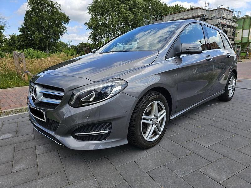 Gebraucht Mercedes B180 122 PS (89 kW) 2016 Grau Van / Kleinbus