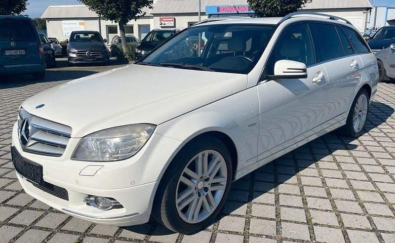 Weiß Gebraucht 2009 Mercedes C350 Limousine | 4.999 € (Guter Preis) - Bild 1/4