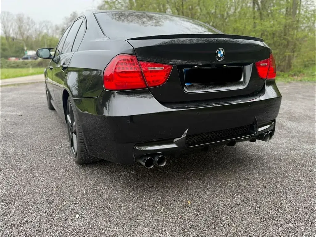Gebraucht BMW 318 Sport Line 143 PS (105 kW) 2011 Schwarz Limousine