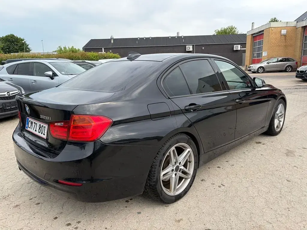 Gebraucht BMW 328 M Sport 245 PS (180 kW) 2012 Schwarz Limousine